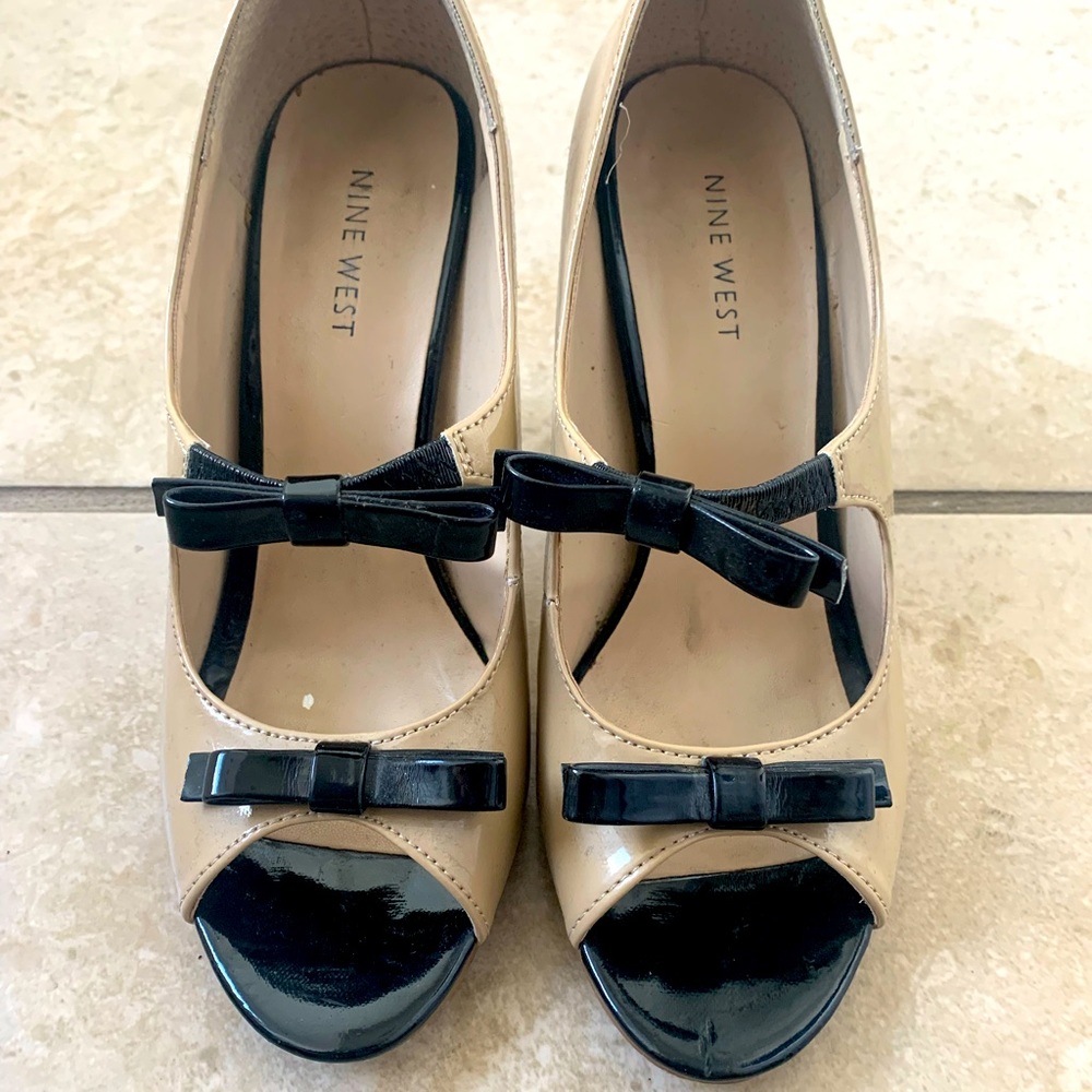 Nine West Nude/Black Pumps